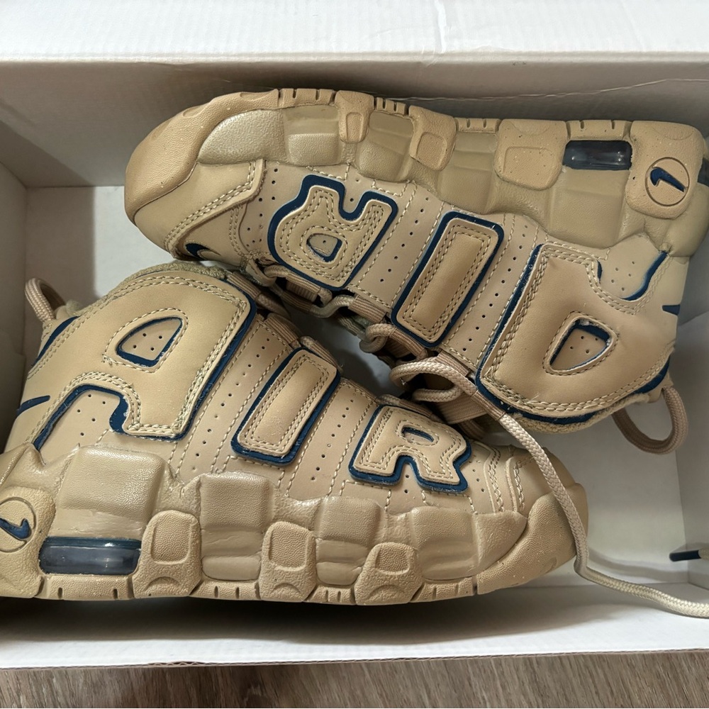 Boys size 1 Nike air more uptempo